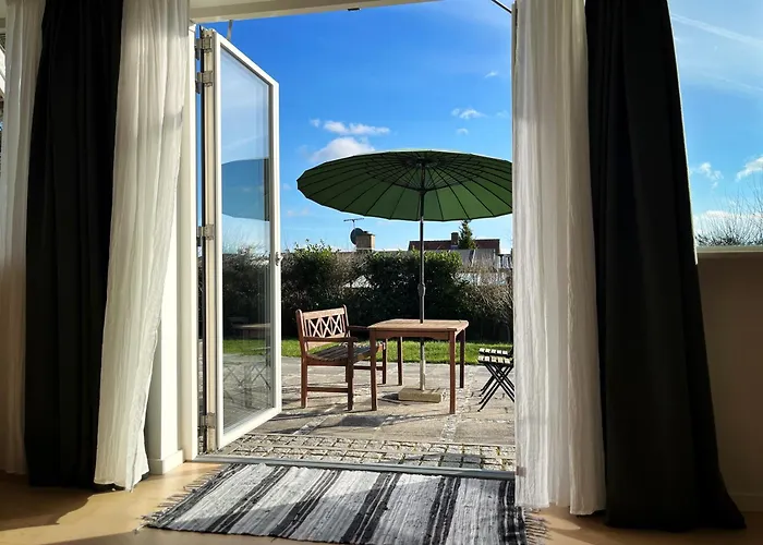 Cozy Guesthouse With Outdoor Space