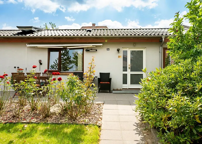 Skylight Lodge - Private Terrace, Free Parking & Walk To City